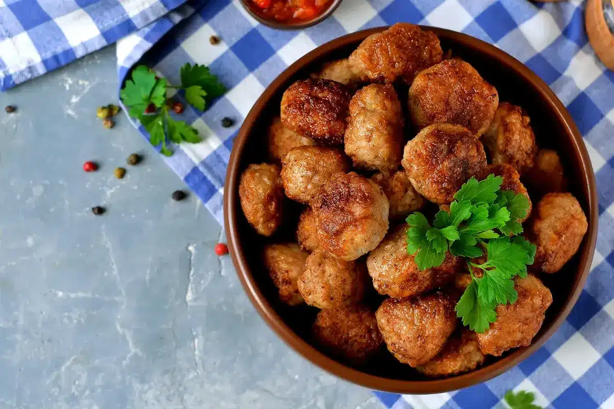 Receita de almondegas e hambúrguer caseiro