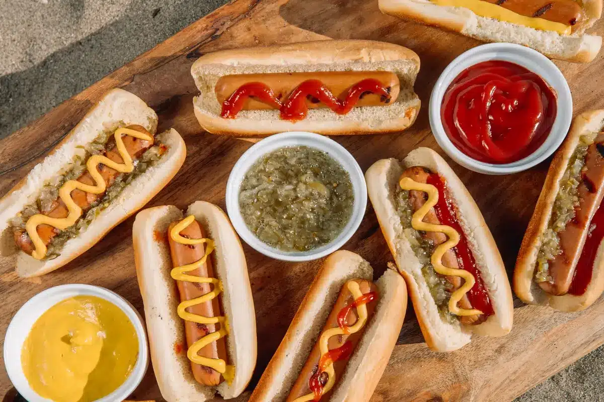 Receita de cachorro quente tradicional e cachorro quente de forno