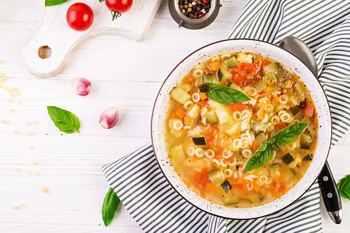 sopa de galinha e sopa de legumes