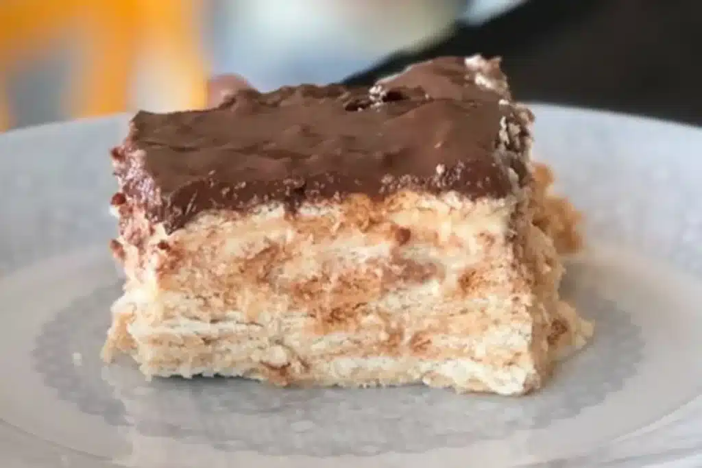 Torta de Bolacha Com Nata e Ganache