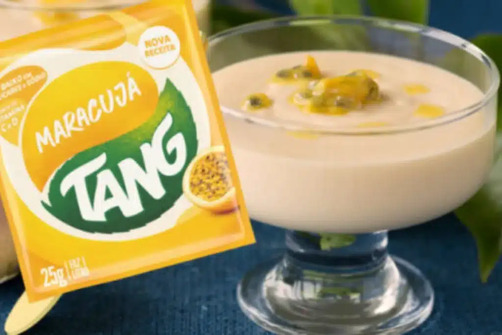 Mousse de Maracujá com suco Tang