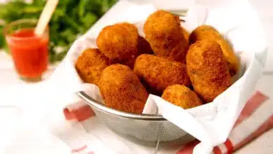 Bolinho de frango com alho poró