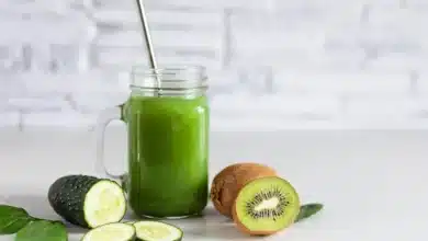 Suco detox com maçã pepino e kiwis