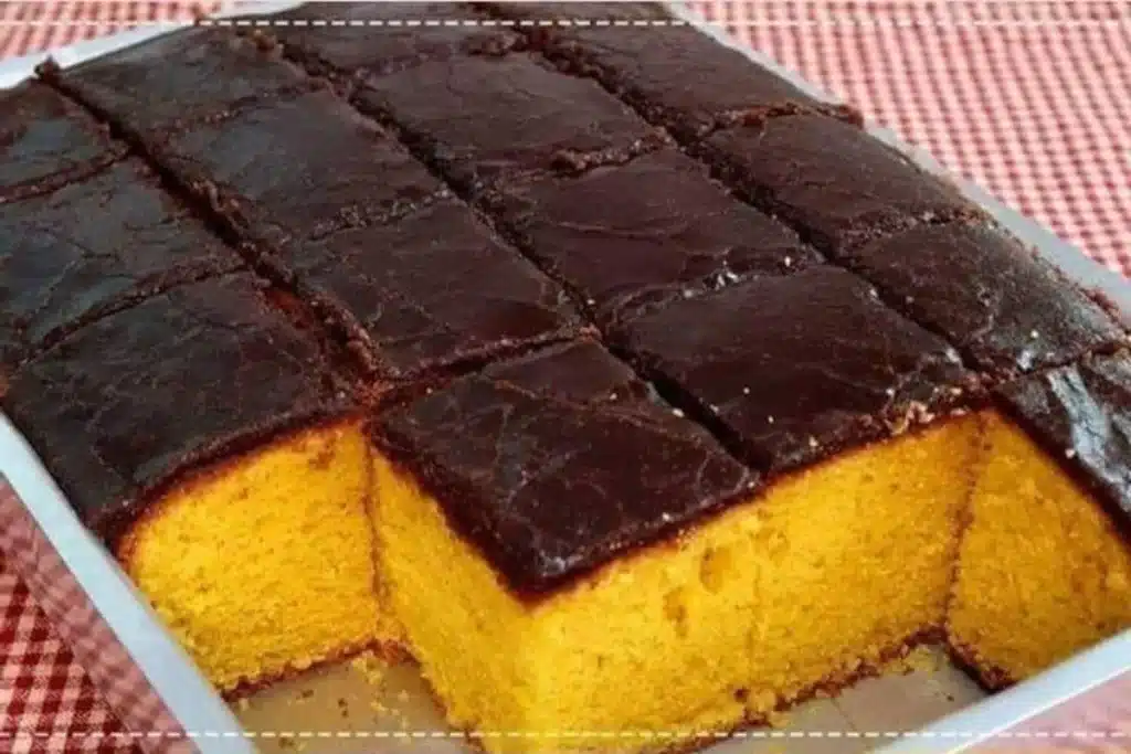 Bolo de Cenoura Fofinho com Cobertura de Chocolate