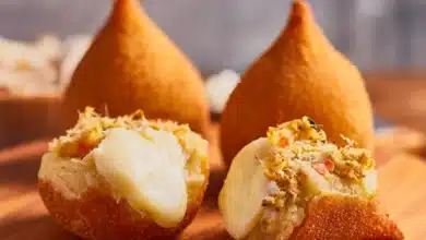 coxinha de mandioca com frango e requeijão