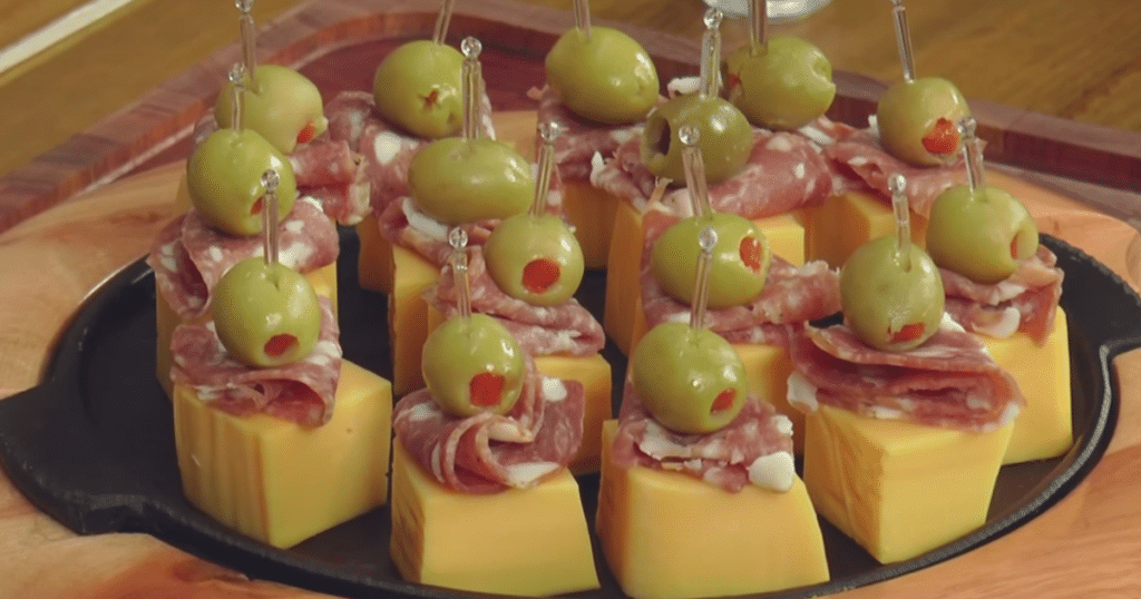 Aperitivo de queijo com salame