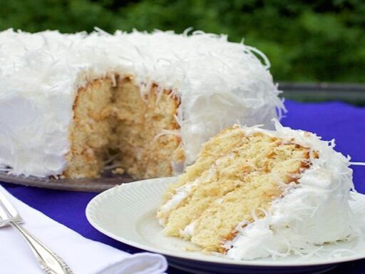 Bolo de Coco Molhadinho com Calda: Um Clássico Delicioso para Todas as Ocasiões