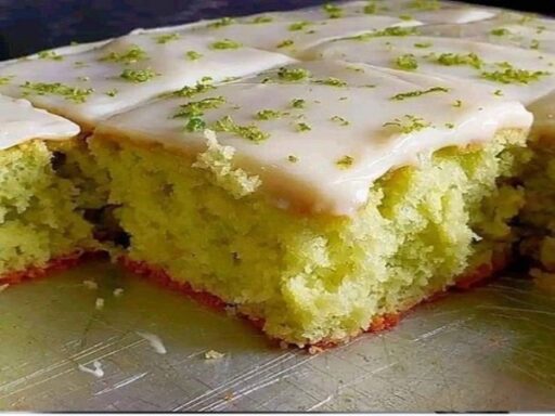 Bolo de Limão Feito à Mão: Simplicidade e Sabor Cítrico em Cada Pedaço